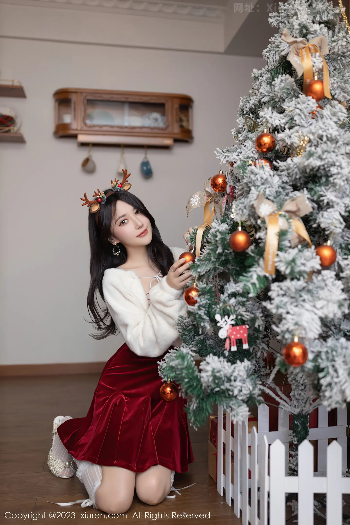 图片[6]-[XiuRen秀人网]VOL.7854 模特鱼子酱Fish圣诞主题脱红色短裙露白色轻透内衣撩人诱惑写真81P-秀人网官方网站